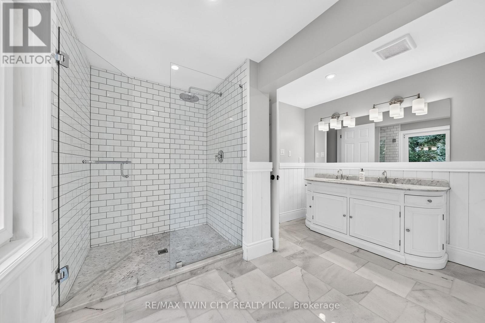 50 Roehampton Court, Kitchener, Ontario  N2A 3L1 - Photo 31 - X13870460