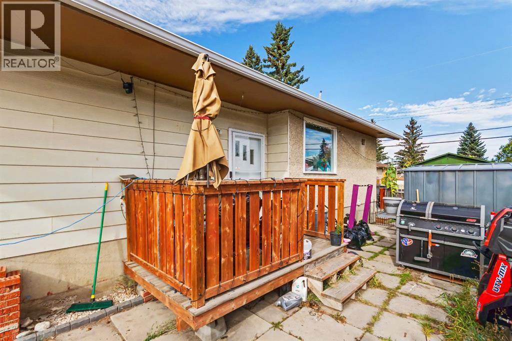 3714 Dover Ridge Drive SE, Calgary, Alberta  T2B 2C8 - Photo 3 - A2350553