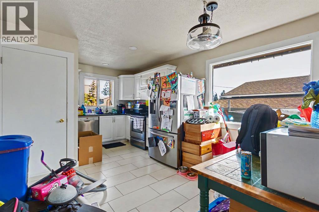 3714 Dover Ridge Drive SE, Calgary, Alberta  T2B 2C8 - Photo 7 - A2350553
