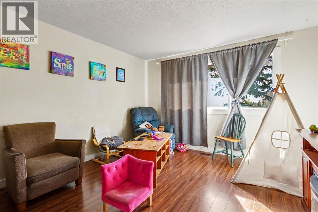 3714 Dover Ridge Drive SE, Calgary, Alberta  T2B 2C8 - Photo 4 - A2350553