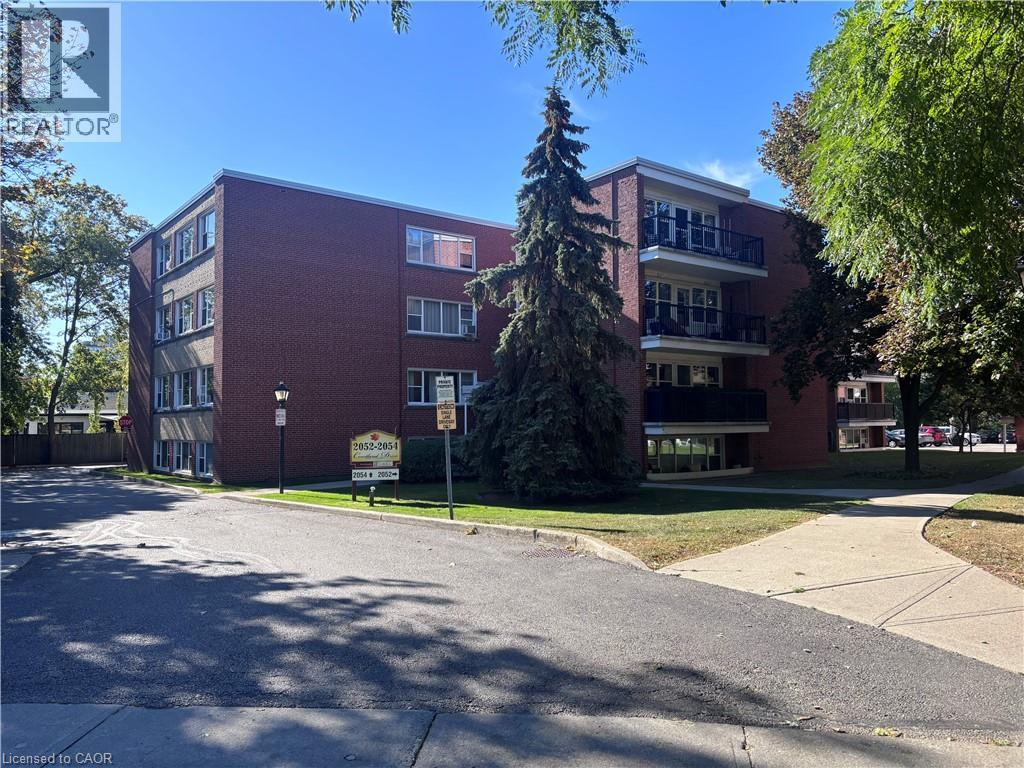 2054 Courtland Drive Unit# 404, Burlington, Ontario  L7R 1R8 - Photo 1 - 40869089