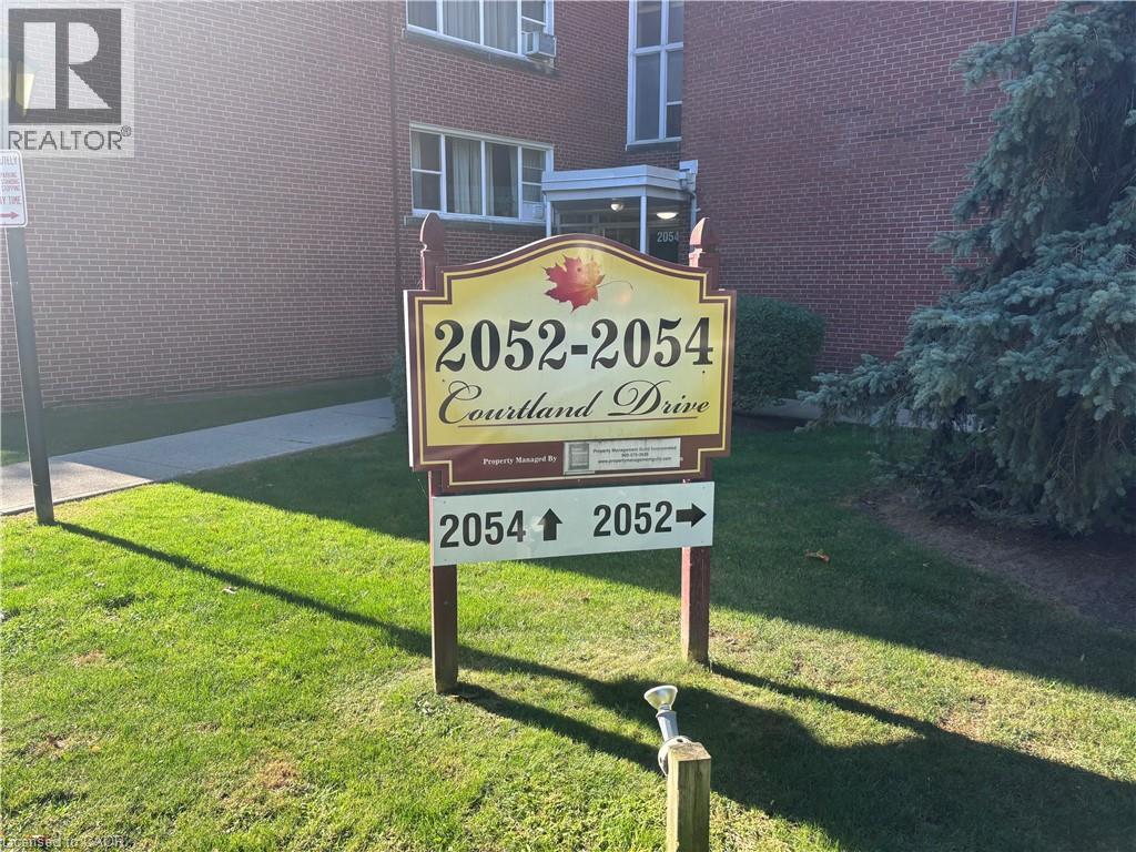 2054 Courtland Drive Unit# 404, Burlington, Ontario  L7R 1R8 - Photo 2 - 40869089