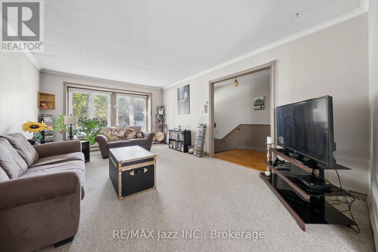 210 Murray Drive, Aurora, Ontario  L4G 2C5 - Photo 10 - N13870472