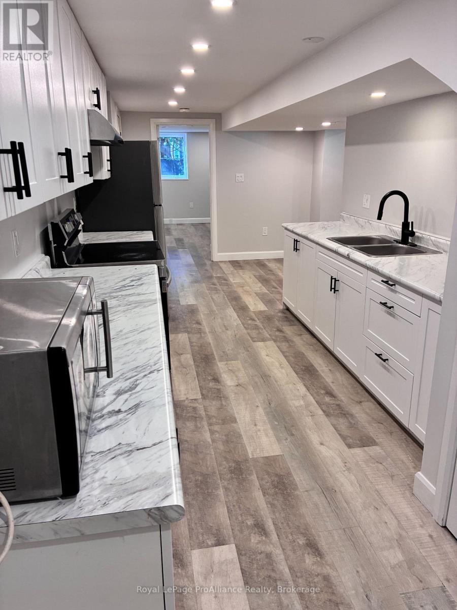 B - 44 North Park Gardens, Belleville, Ontario  K8P 2M3 - Photo 4 - X13870468