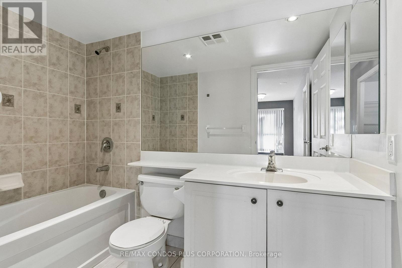 240 - 250 Wellington Street W, Toronto, Ontario  M5V 3P6 - Photo 14 - C13870568