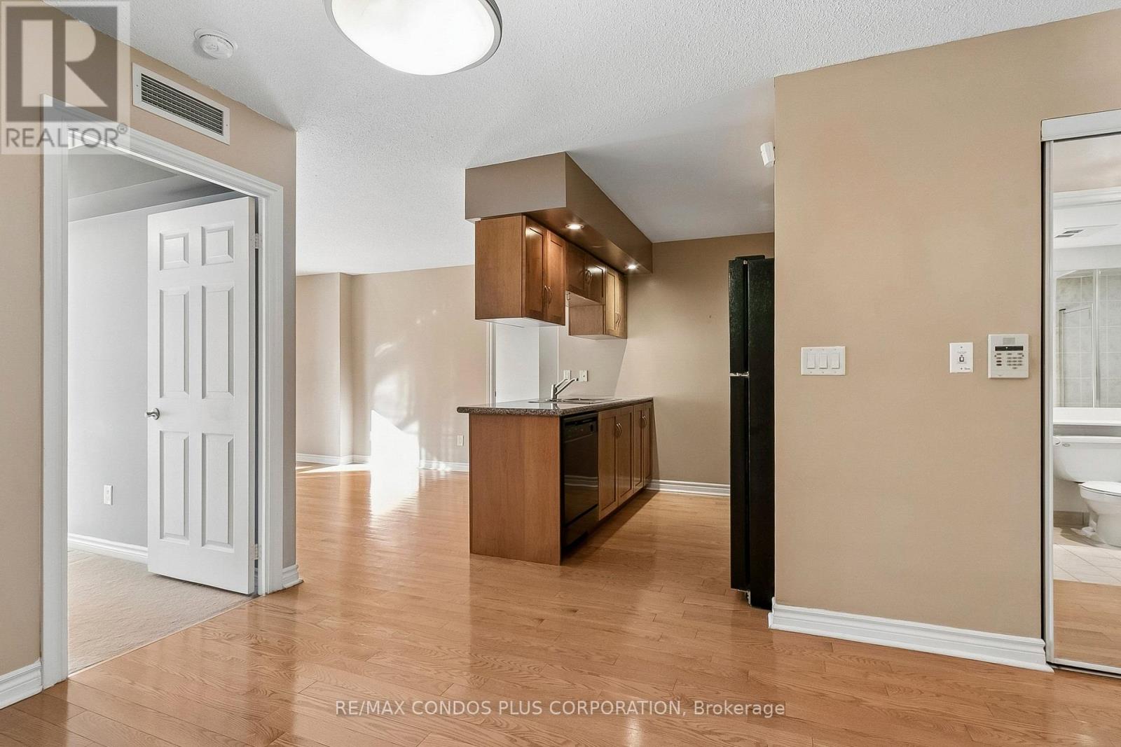 240 - 250 Wellington Street W, Toronto, Ontario  M5V 3P6 - Photo 6 - C13870568