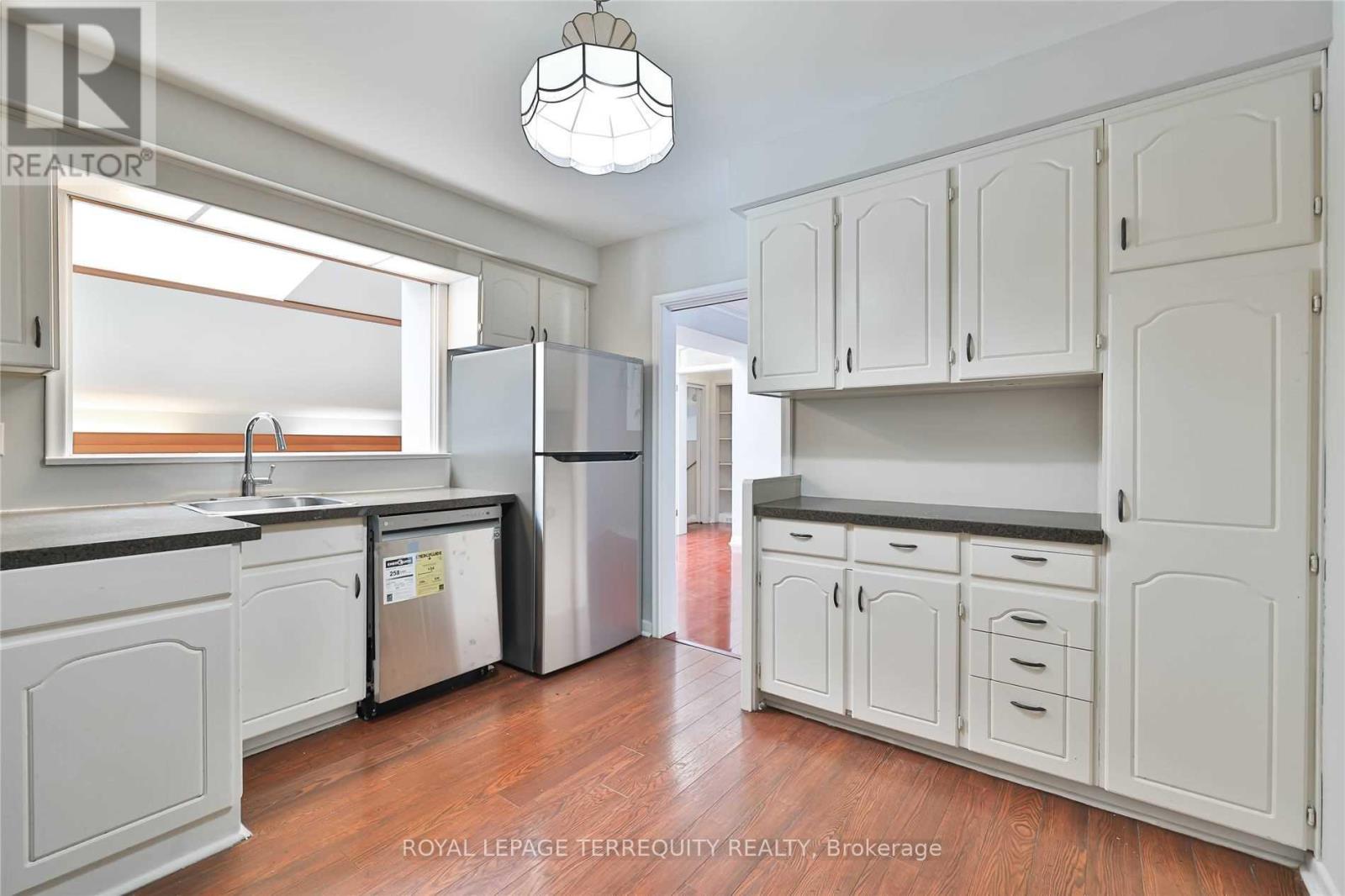 11 Leacroft Crescent, Toronto, Ontario  M3B 2G5 - Photo 13 - C13870584