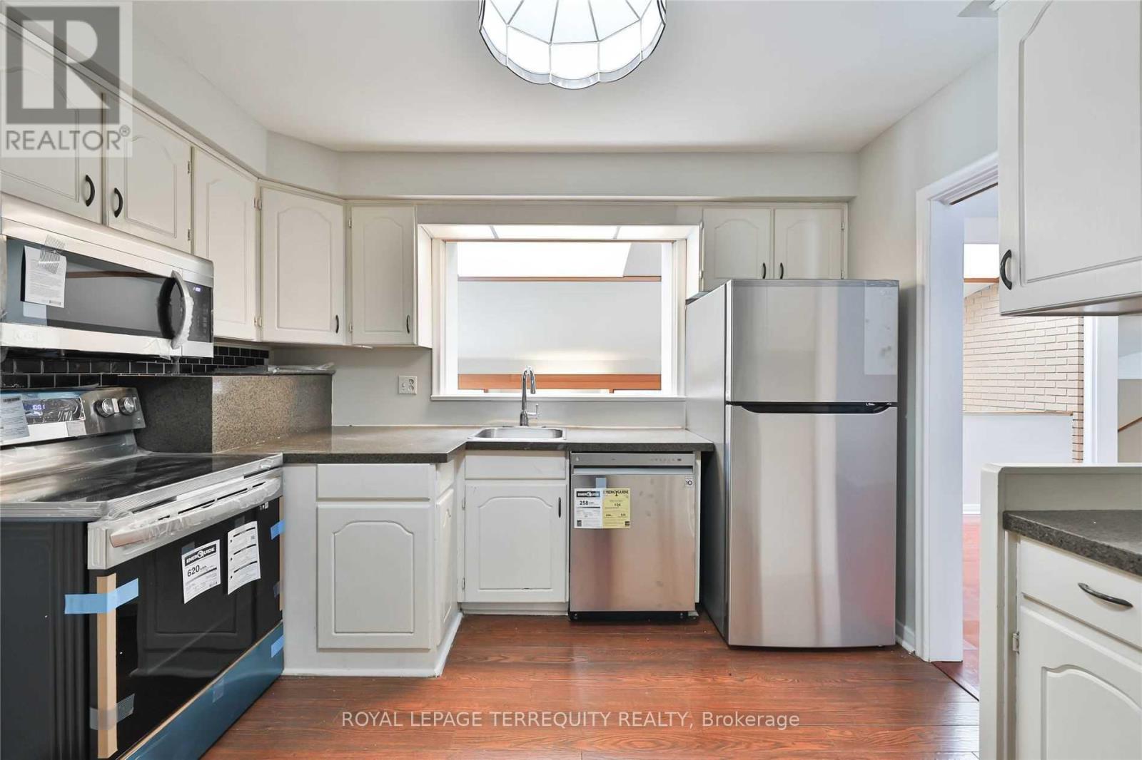 11 Leacroft Crescent, Toronto, Ontario  M3B 2G5 - Photo 14 - C13870584
