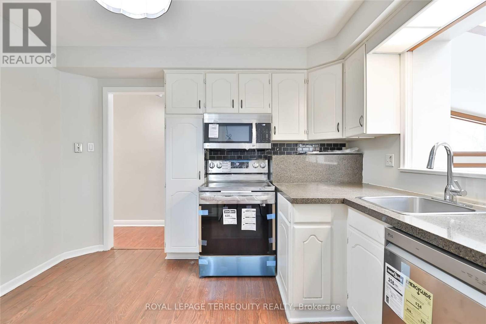 11 Leacroft Crescent, Toronto, Ontario  M3B 2G5 - Photo 16 - C13870584