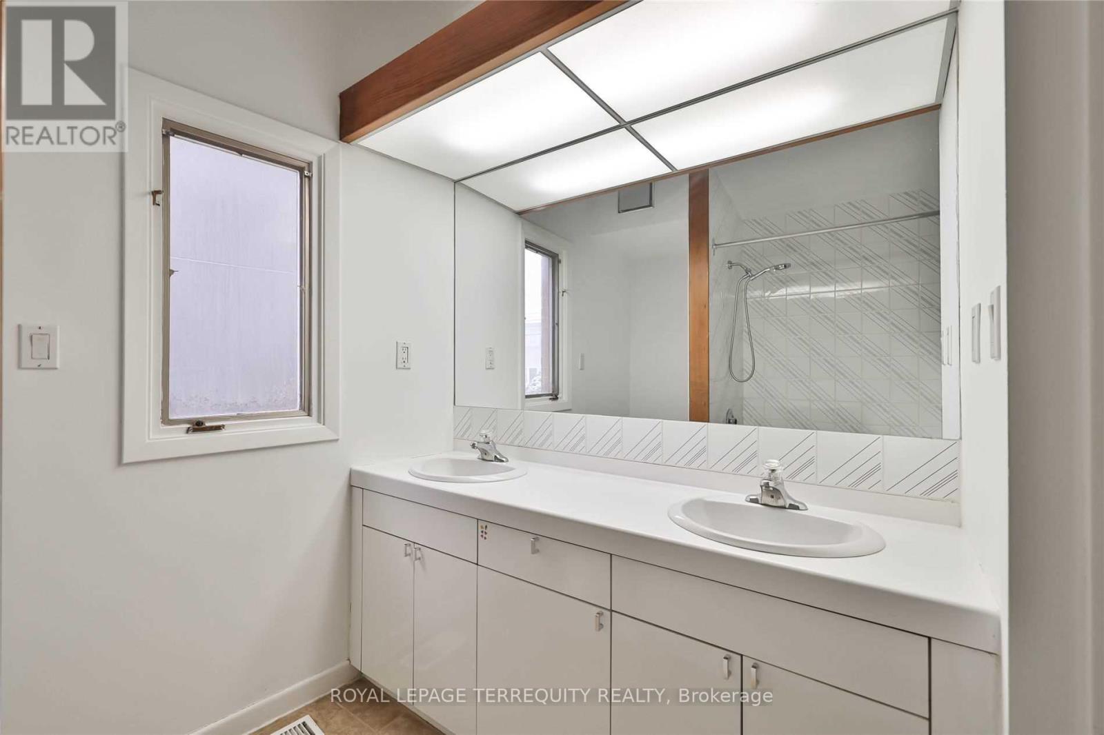 11 Leacroft Crescent, Toronto, Ontario  M3B 2G5 - Photo 17 - C13870584
