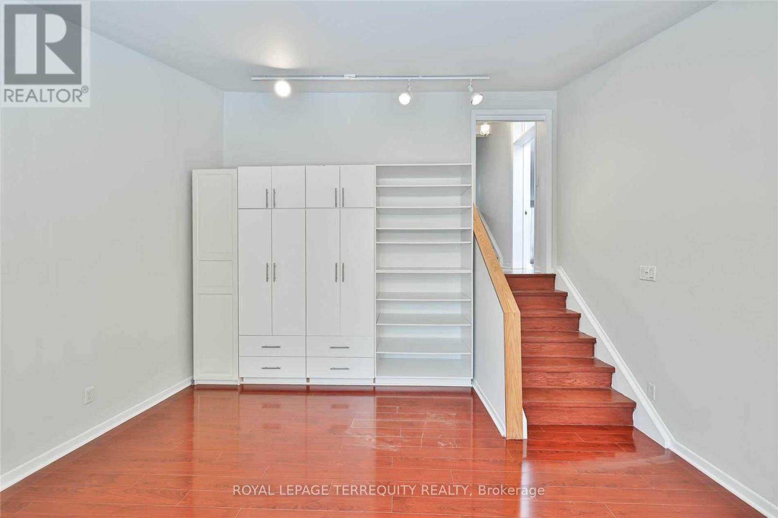 11 LEACROFT CRESCENT