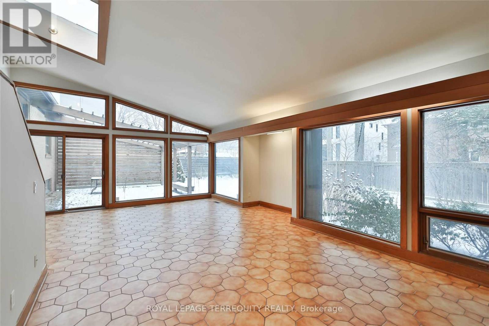 11 Leacroft Crescent, Toronto, Ontario  M3B 2G5 - Photo 7 - C13870584