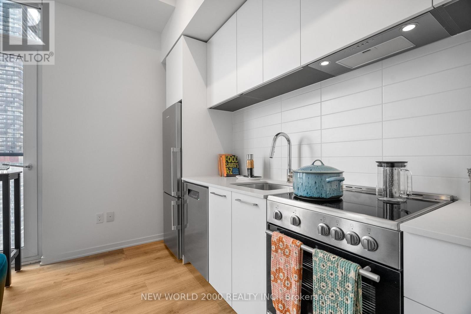 1210 - 101 Roehampton Avenue, Toronto, Ontario  M4P 2W2 - Photo 17 - C13870588