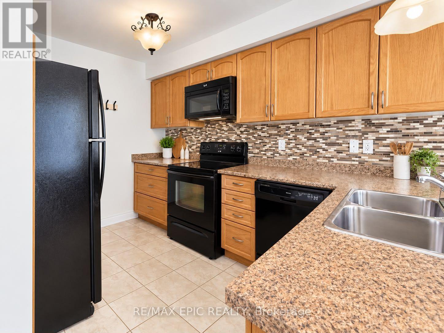 38 Wyndham Circle, Georgina, Ontario  L0E 1R0 - Photo 4 - N13870500