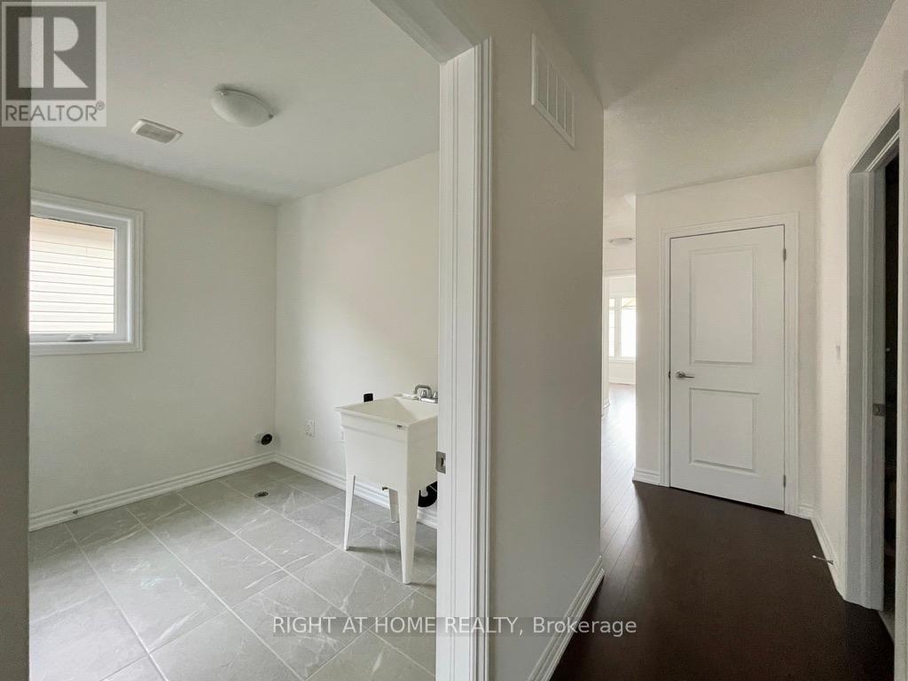 63 Phoenix Boulevard, Barrie, Ontario  L9J 0P7 - Photo 14 - S13870496