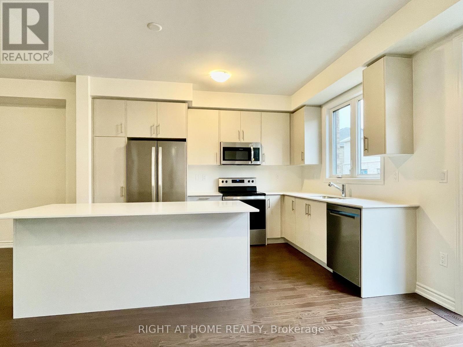 63 Phoenix Boulevard, Barrie, Ontario  L9J 0P7 - Photo 4 - S13870496
