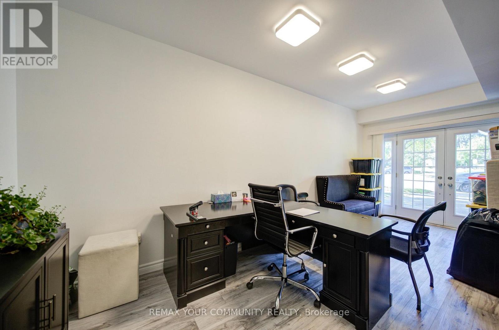 3205 Martins Pine Court, Mississauga, Ontario  L5L 1G2 - Photo 4 - W13870502