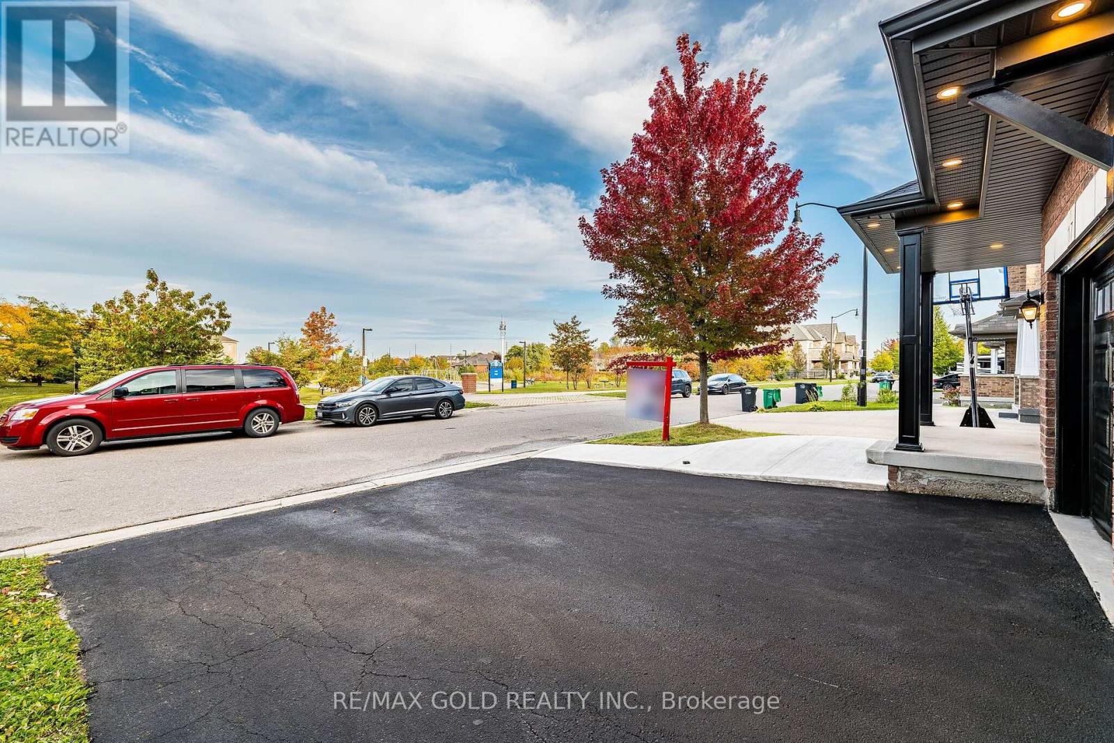 17 Lola Crescent, Brampton, Ontario  L7A 4J7 - Photo 3 - W13870506