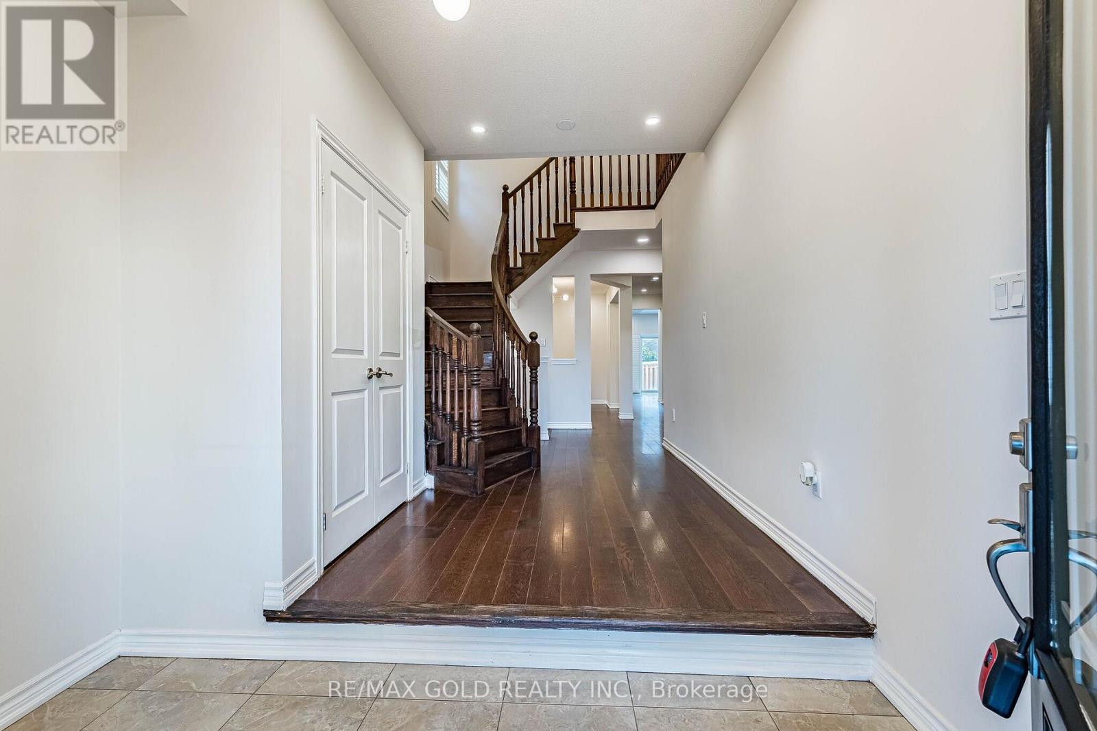 17 Lola Crescent, Brampton, Ontario  L7A 4J7 - Photo 5 - W13870506