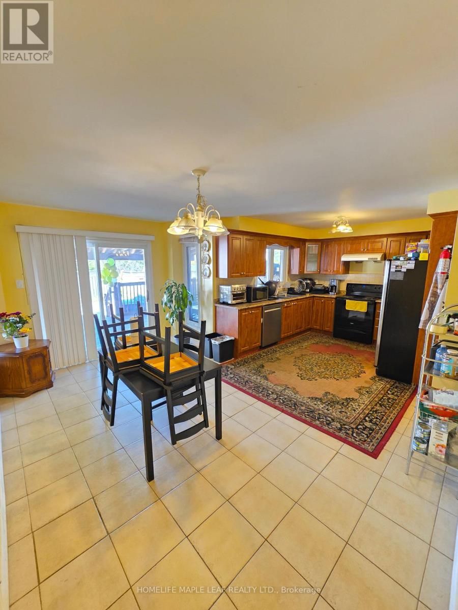 37 Coronation Circle, Brampton, Ontario  L6Z 4B1 - Photo 12 - W13816564