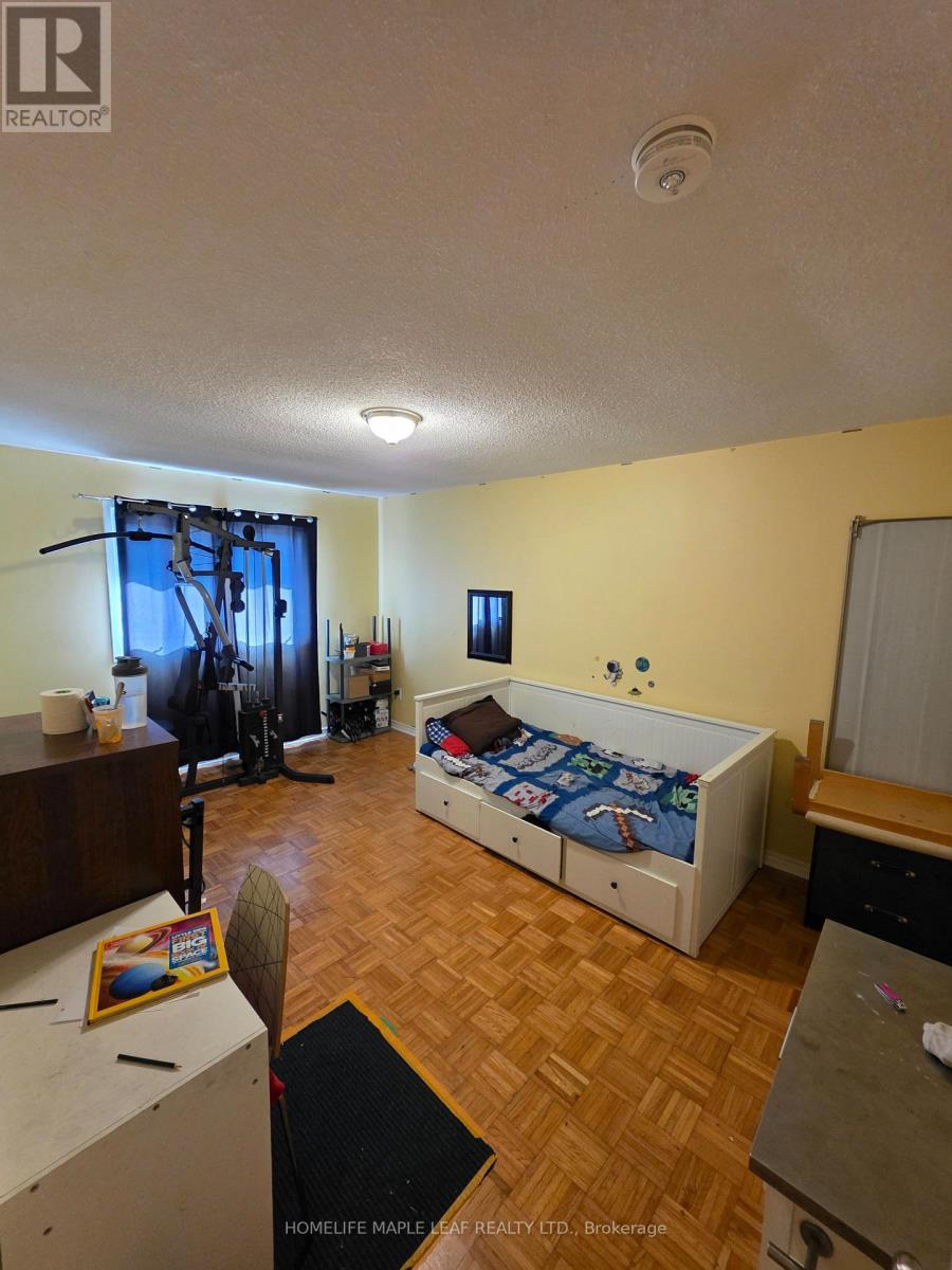 37 Coronation Circle, Brampton, Ontario  L6Z 4B1 - Photo 29 - W13816564