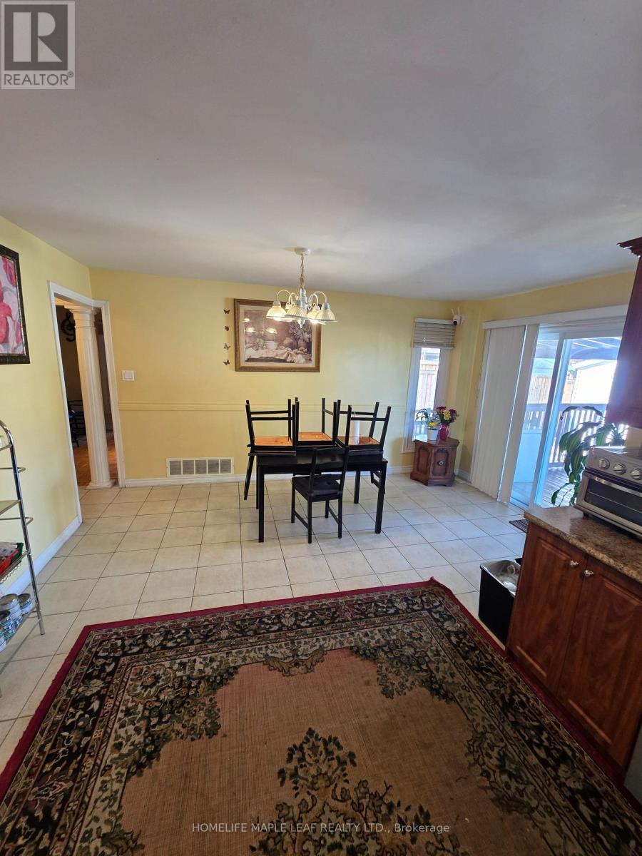 37 Coronation Circle, Brampton, Ontario  L6Z 4B1 - Photo 14 - W13816564