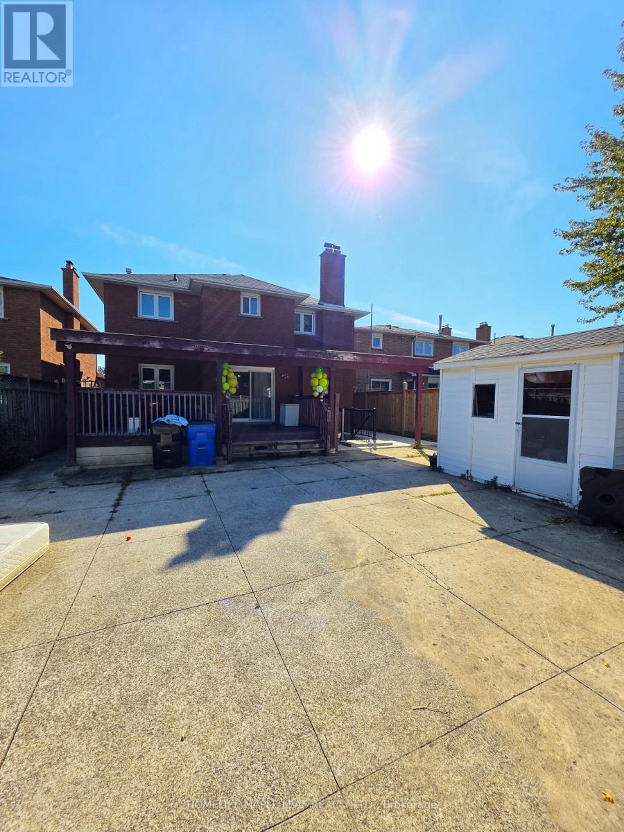 37 Coronation Circle, Brampton, Ontario  L6Z 4B1 - Photo 21 - W13816564