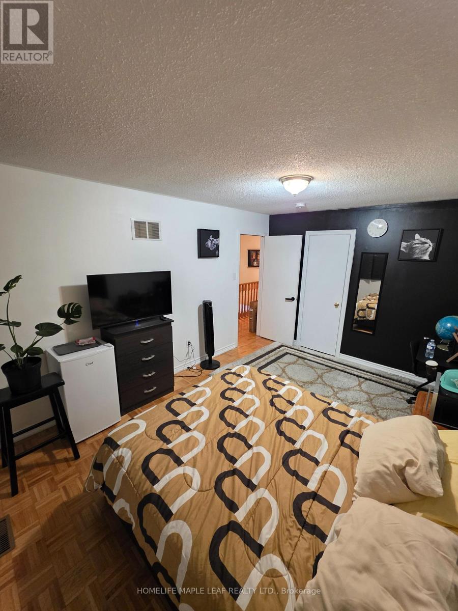 37 Coronation Circle, Brampton, Ontario  L6Z 4B1 - Photo 32 - W13816564