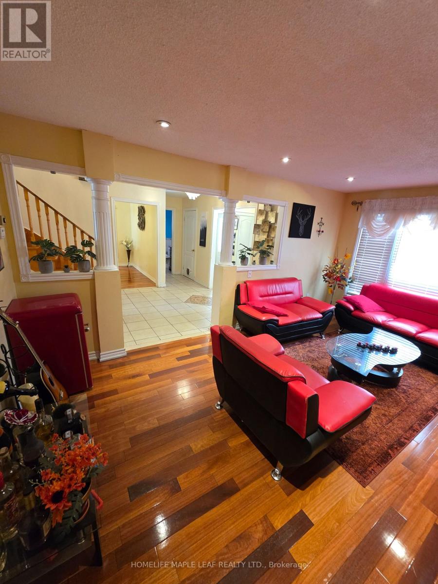 37 Coronation Circle, Brampton, Ontario  L6Z 4B1 - Photo 8 - W13816564