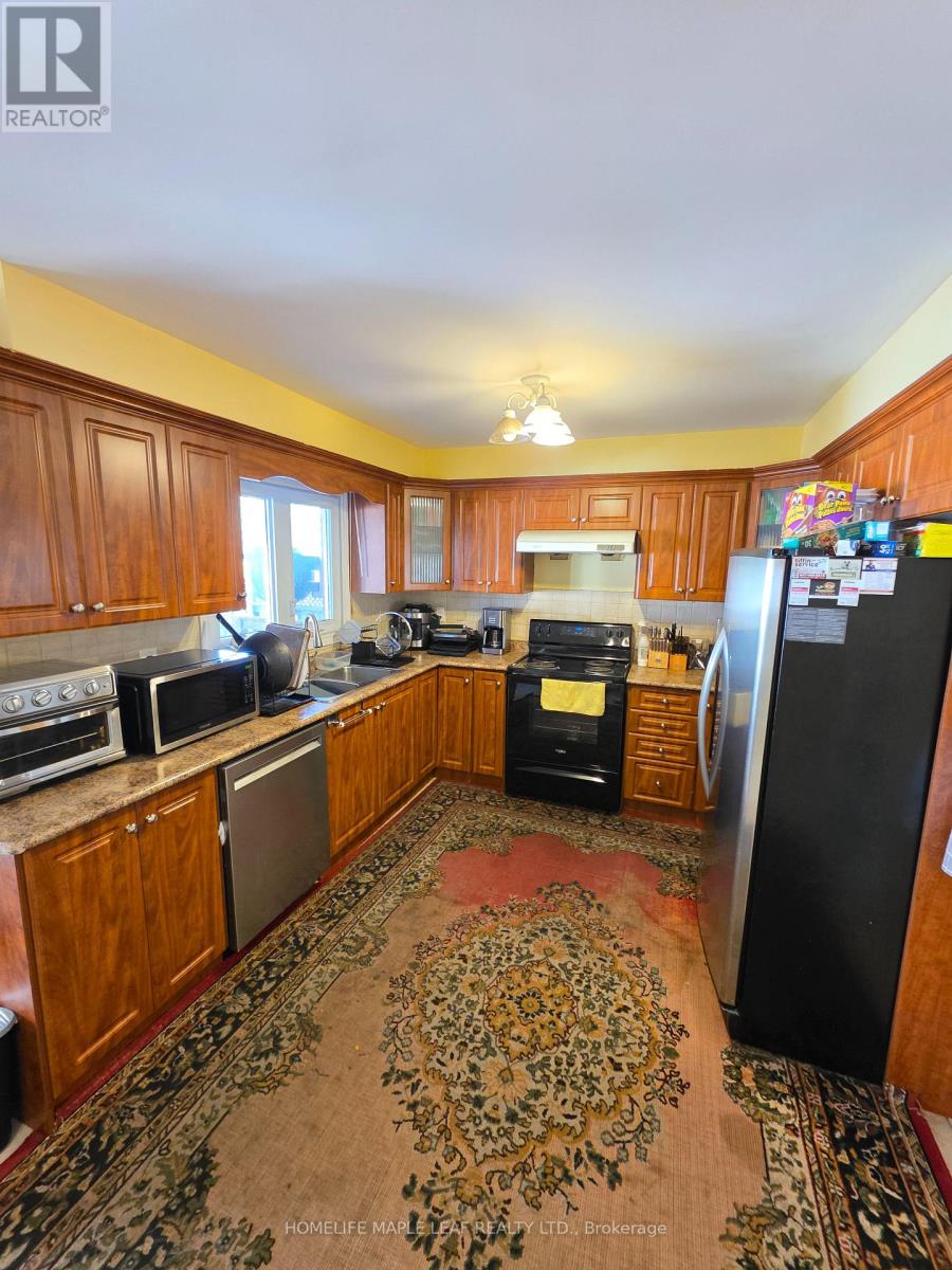 37 Coronation Circle, Brampton, Ontario  L6Z 4B1 - Photo 13 - W13816564