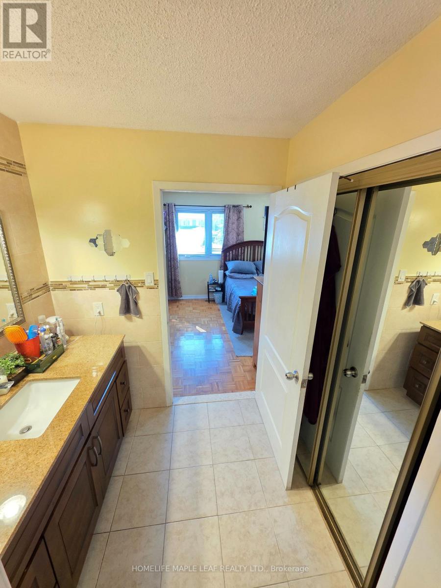 37 Coronation Circle, Brampton, Ontario  L6Z 4B1 - Photo 28 - W13816564