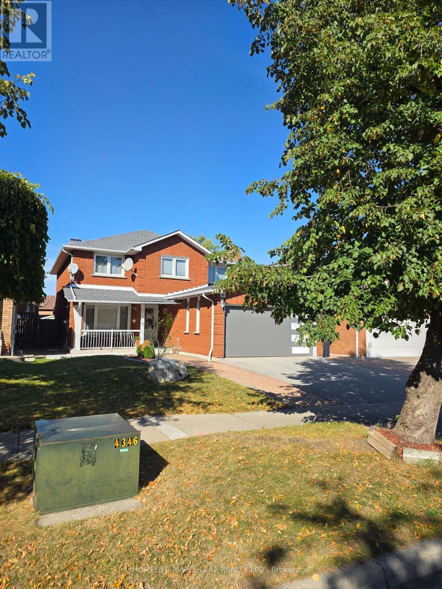 37 Coronation Circle, Brampton, Ontario  L6Z 4B1 - Photo 3 - W13816564