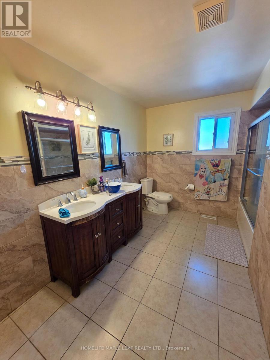 37 Coronation Circle, Brampton, Ontario  L6Z 4B1 - Photo 35 - W13816564