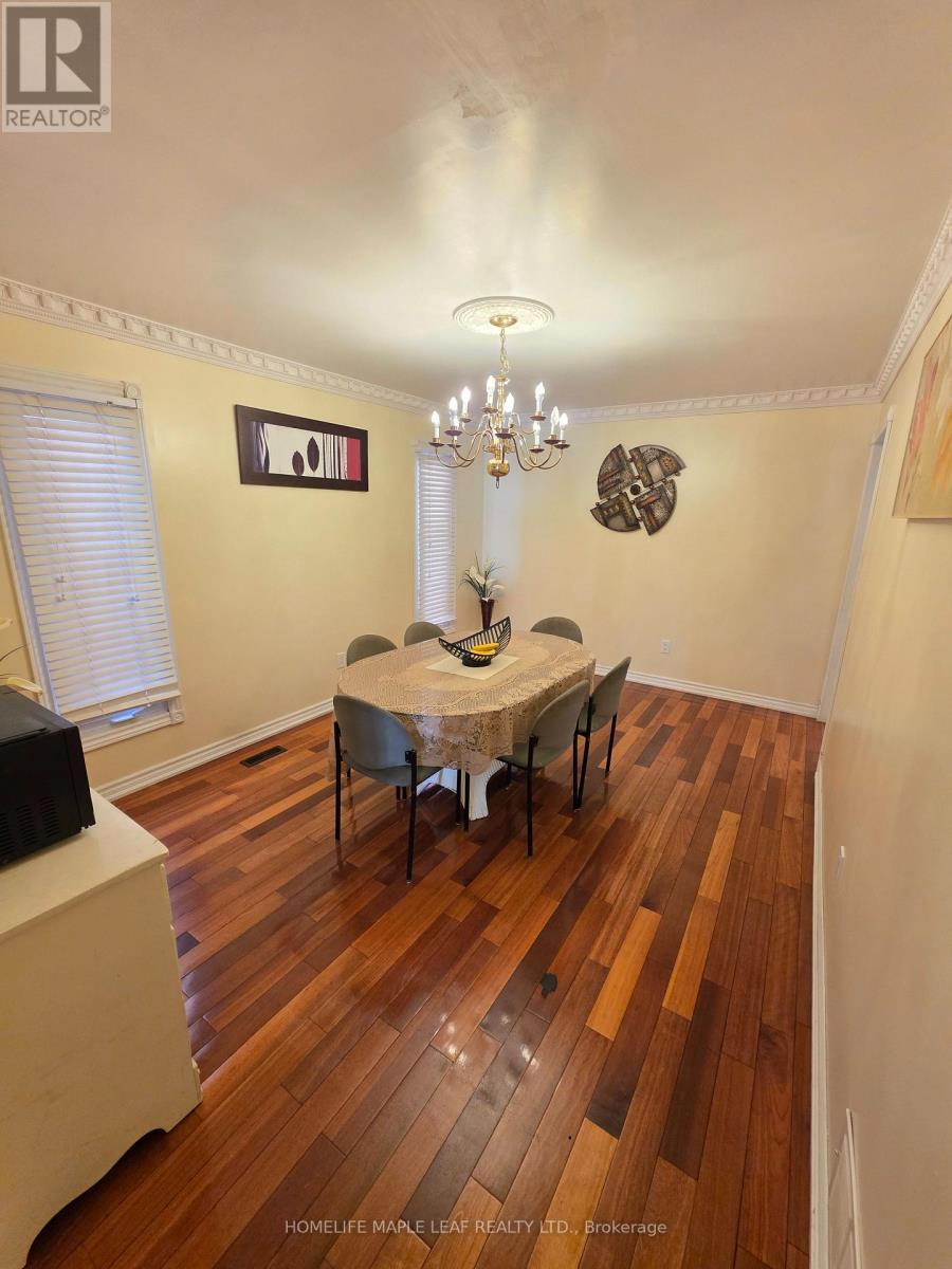37 Coronation Circle, Brampton, Ontario  L6Z 4B1 - Photo 11 - W13816564