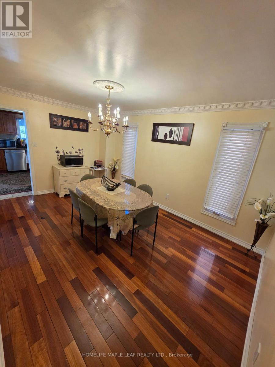 37 Coronation Circle, Brampton, Ontario  L6Z 4B1 - Photo 9 - W13816564