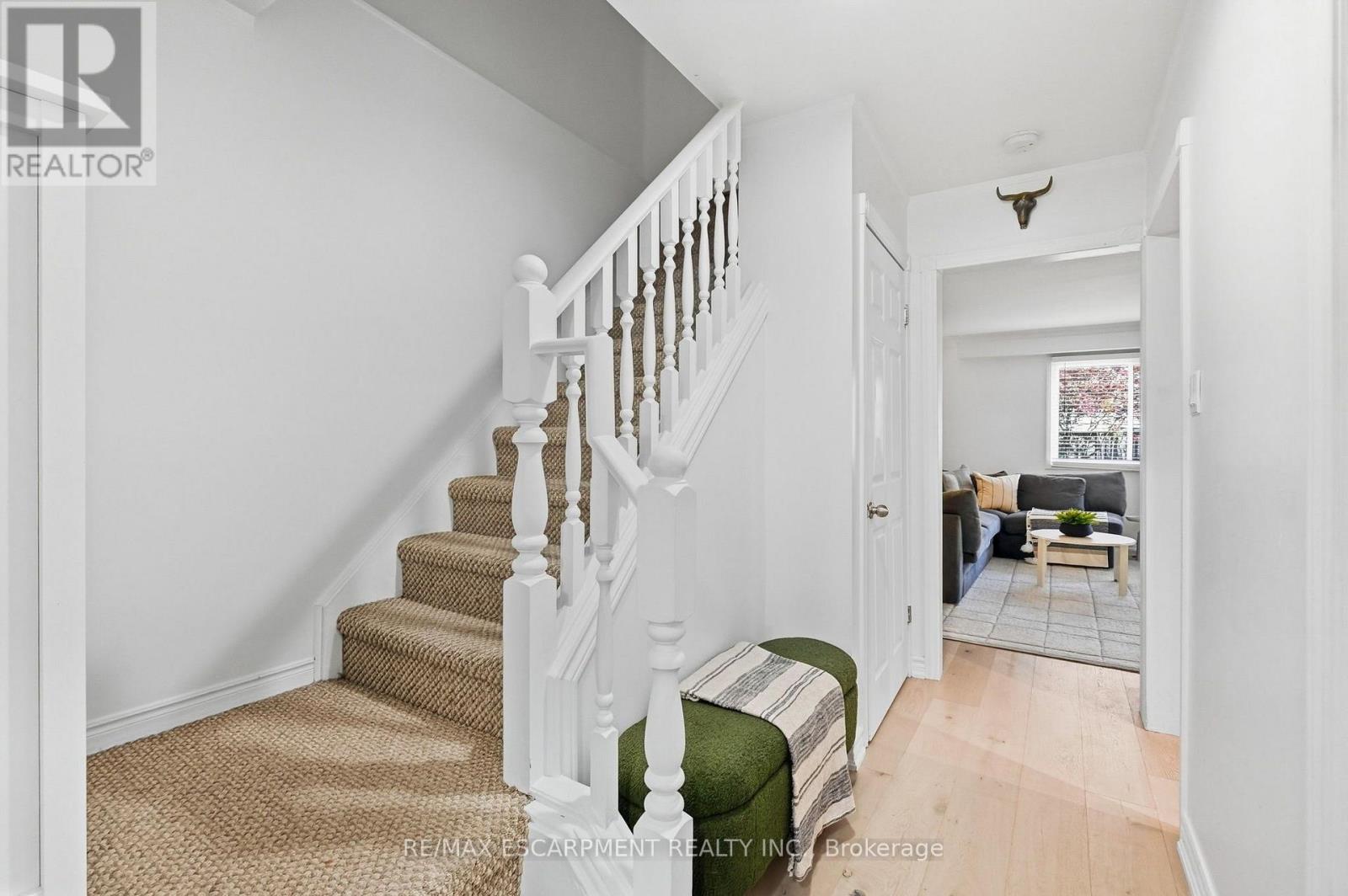 37 Bayview Drive, Grimsby, Ontario  L3M 4Z6 - Photo 3 - X13868094