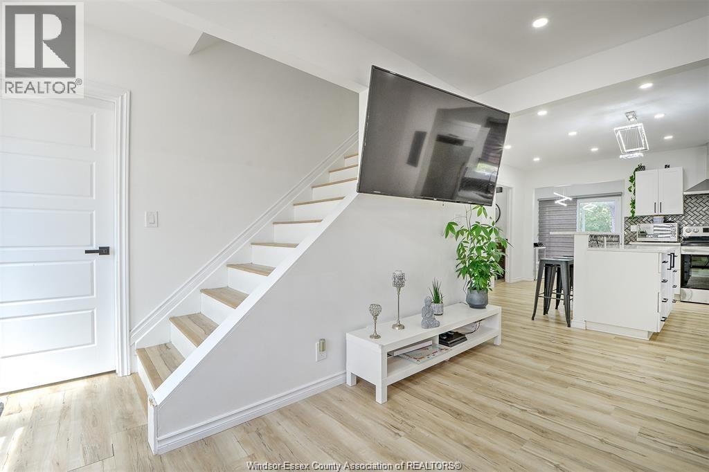 3262 Clemenceau, Windsor, Ontario  N8T 2R7 - Photo 6 - 26024671