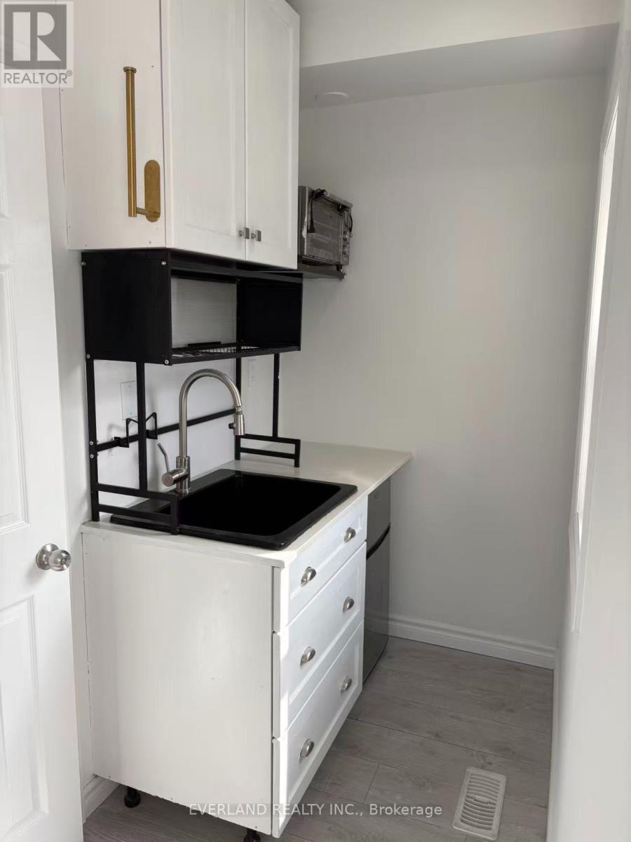 301 - 850 Bathurst Street, Toronto, Ontario M5R 3G1 - Photo 4 - C13660274