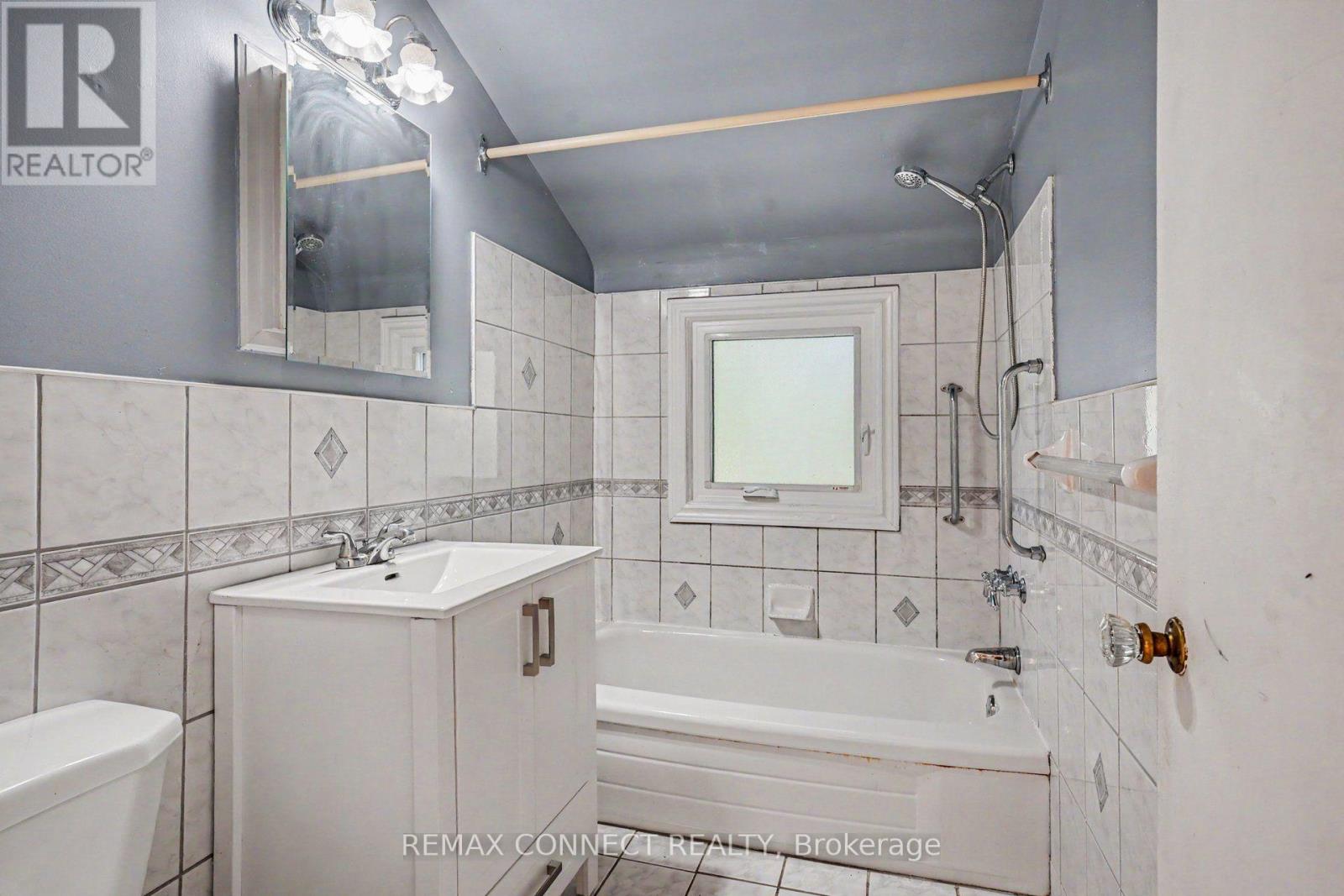 656 Browns Line, Toronto, Ontario  M8W 3V6 - Photo 8 - W13863176