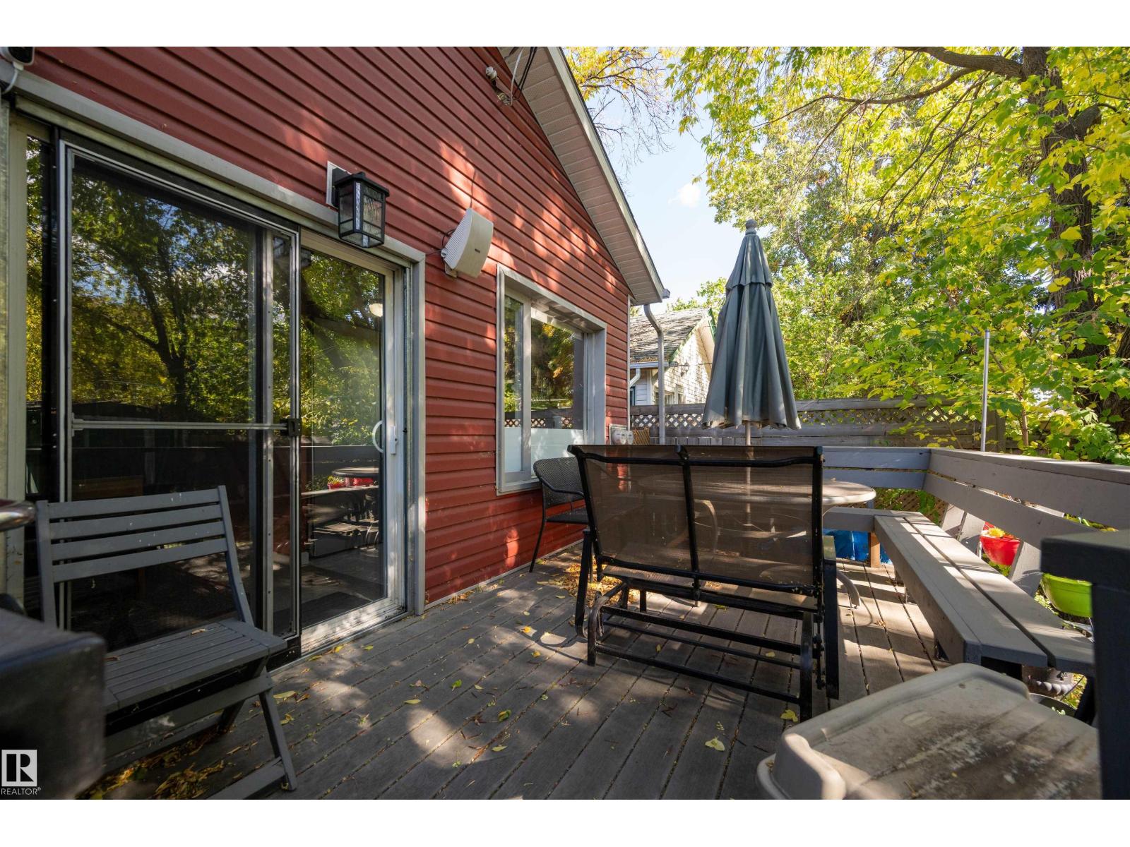 9851 85 AV NW