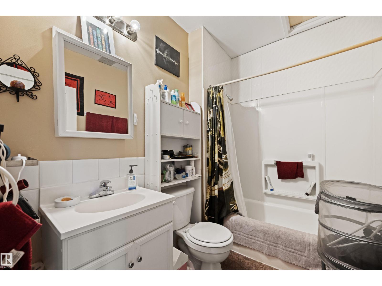 9851 85 AV NW