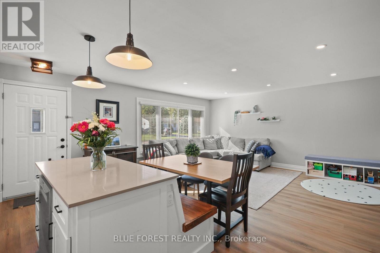 106 Harold Ct Court, Lucan Biddulph, Ontario  N0M 2J0 - Photo 10 - X13870900