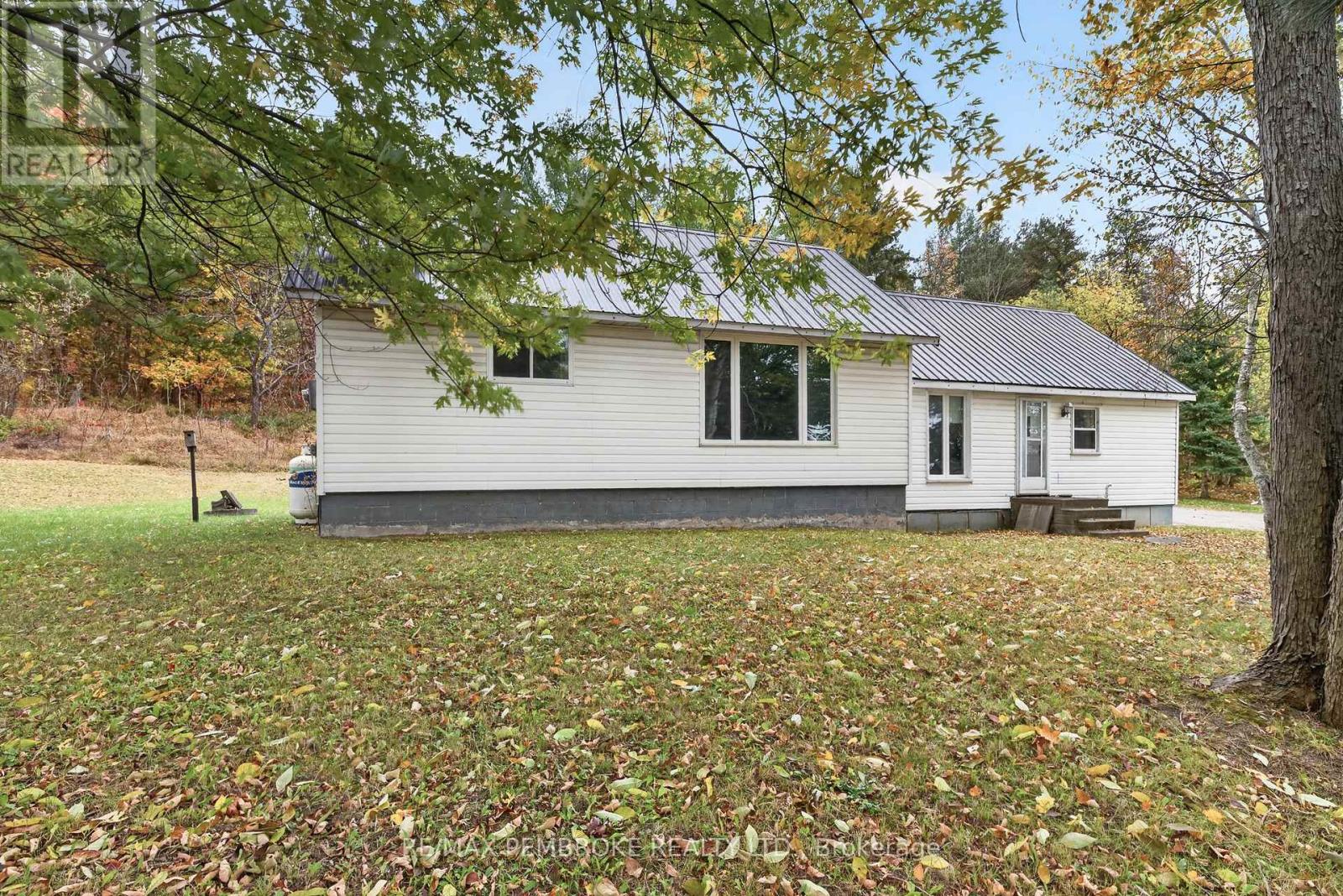 39326 Highway 41 Highway, Laurentian Valley, Ontario K8A 6W4 - Photo 3 - X13870784