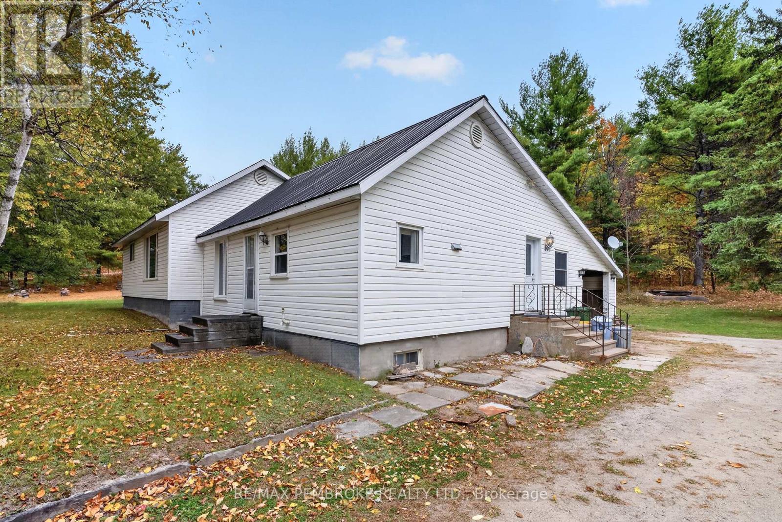 39326 Highway 41 Highway, Laurentian Valley, Ontario K8A 6W4 - Photo 5 - X13870784