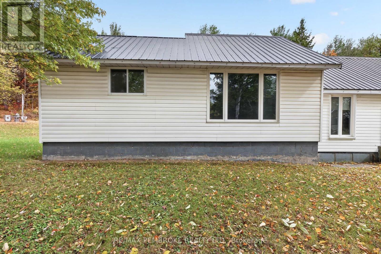 39326 Highway 41 Highway, Laurentian Valley, Ontario K8A 6W4 - Photo 6 - X13870784