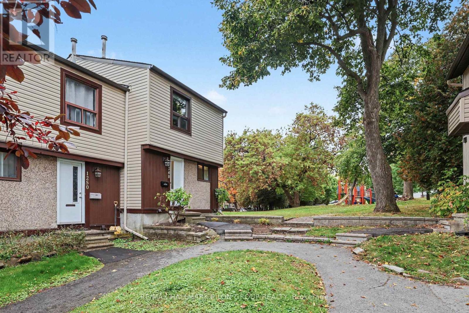 1248 Bethamy Lane, Ottawa, Ontario  K1J 8P4 - Photo 2 - X13870908