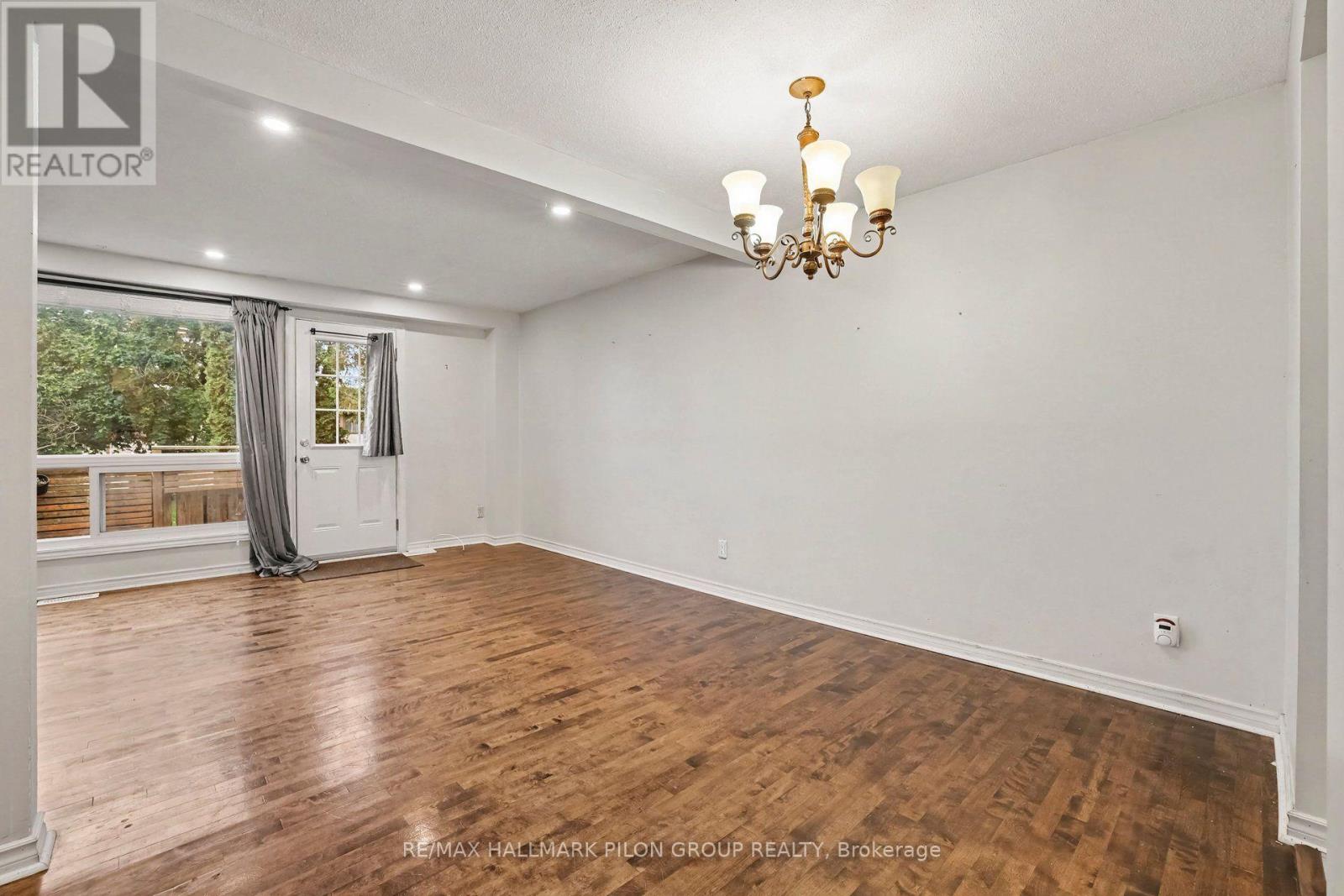 1248 Bethamy Lane, Ottawa, Ontario  K1J 8P4 - Photo 7 - X13870908