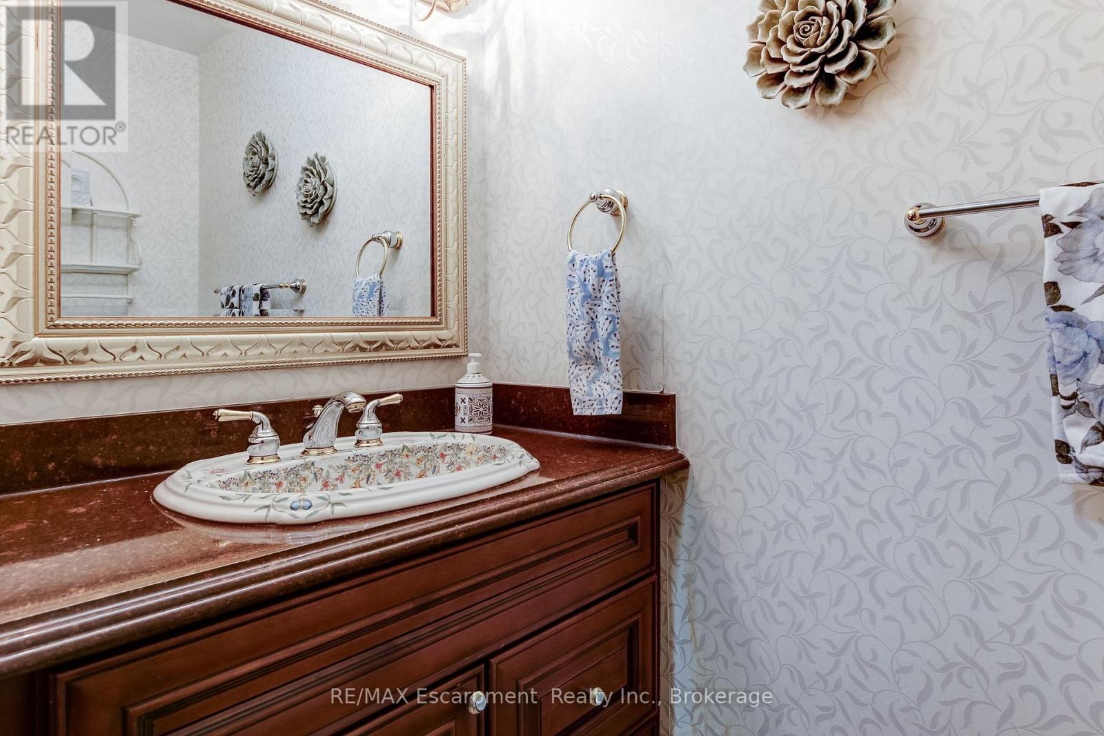 215 Briar Hill Crescent, Hamilton, Ontario  L9G 3M9 - Photo 16 - X13871020