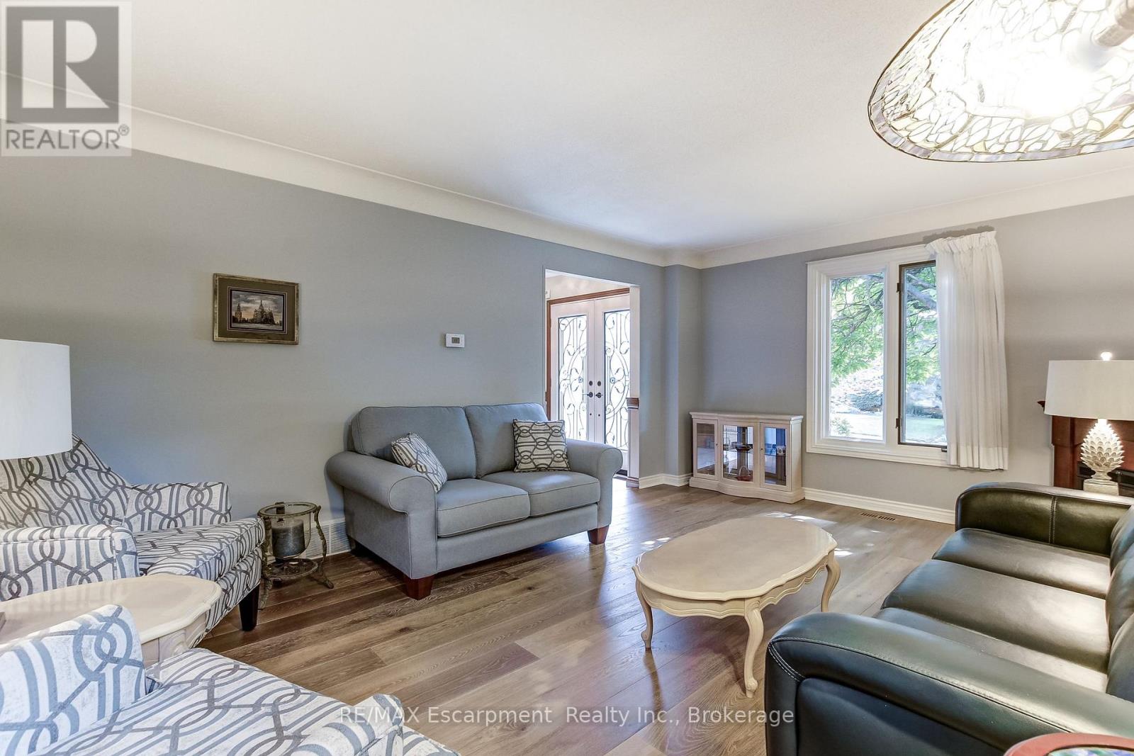 215 Briar Hill Crescent, Hamilton, Ontario  L9G 3M9 - Photo 4 - X13871020