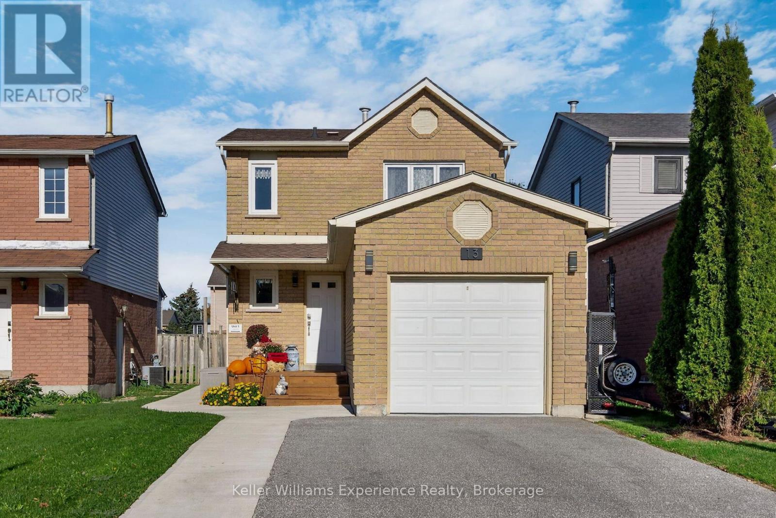 13 LINDSAY COURT, Barrie, Ontario
